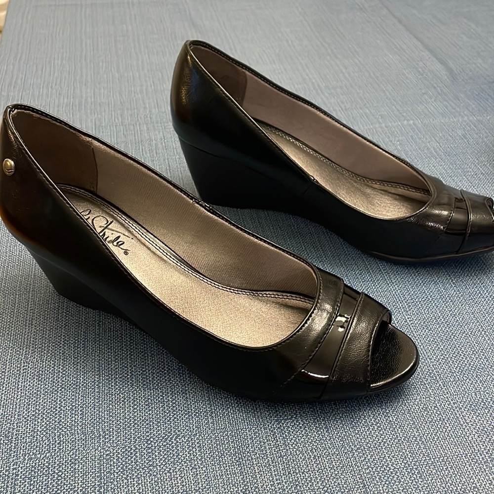 Ladies size 7 1/2 peep toe wedge shoes. Never worn.